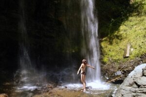 Sandra Exl beim Sörger Wasserfall
