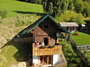 Ein Troadkasten beim Urlaub am Bauernhof Schlinthof in Liebenfels, Österreich