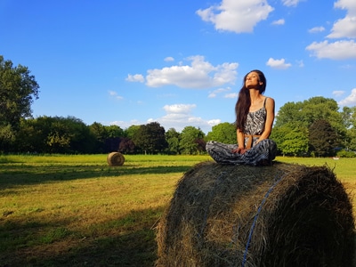 Sandra Exl im Park vom Kurhaus Marienkron
