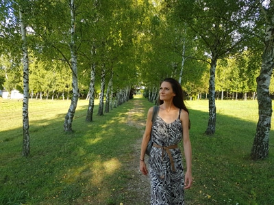 Sandra Exl im Park vom Kurhaus Marienkron