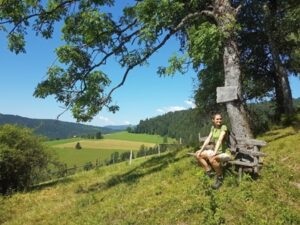 Sandra Exl auf der Weide vom Urlaub am Bauernhof Schlinthof in Liebenfels, Österreich
